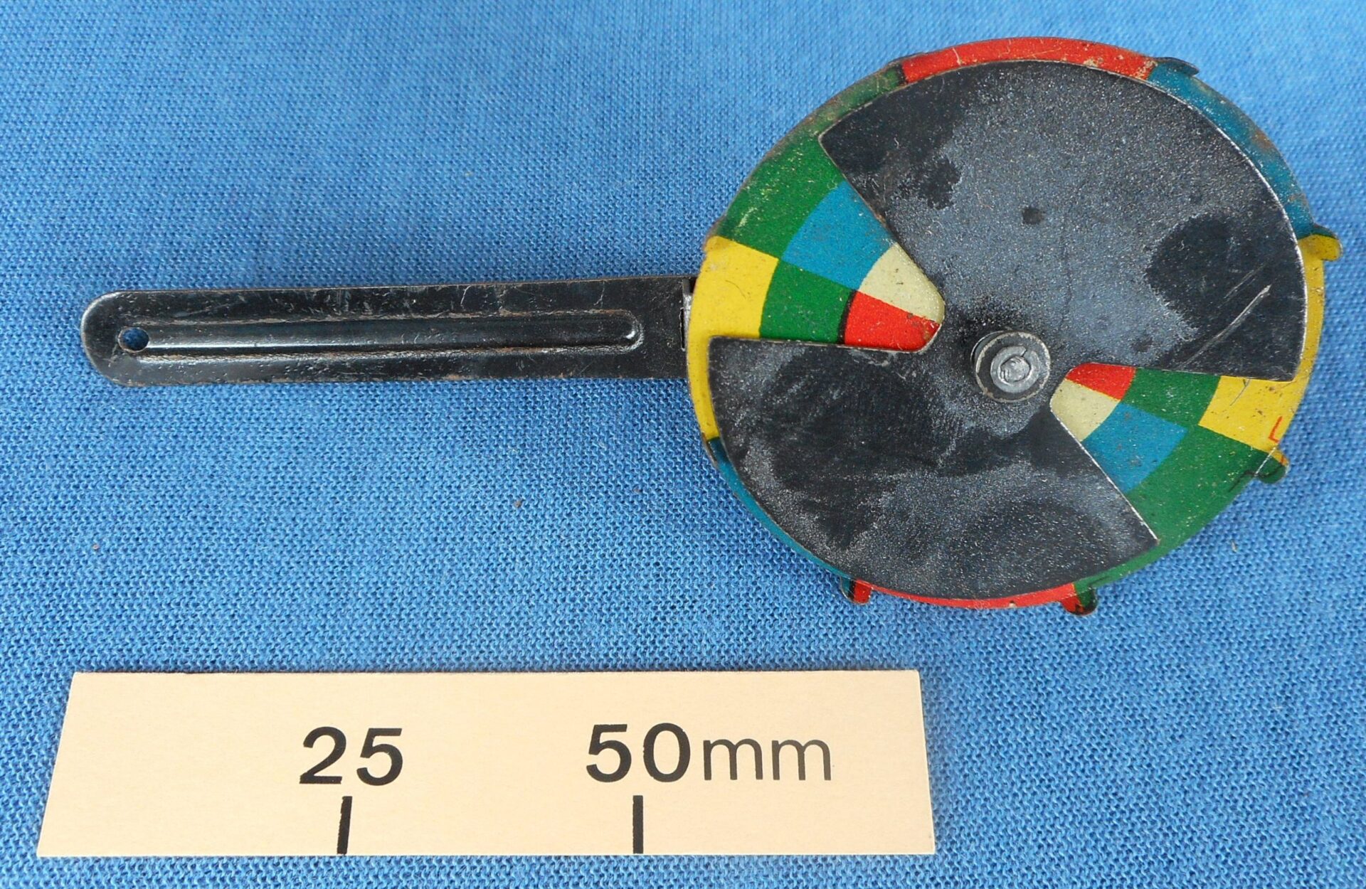 Novelty spinning colour wheel