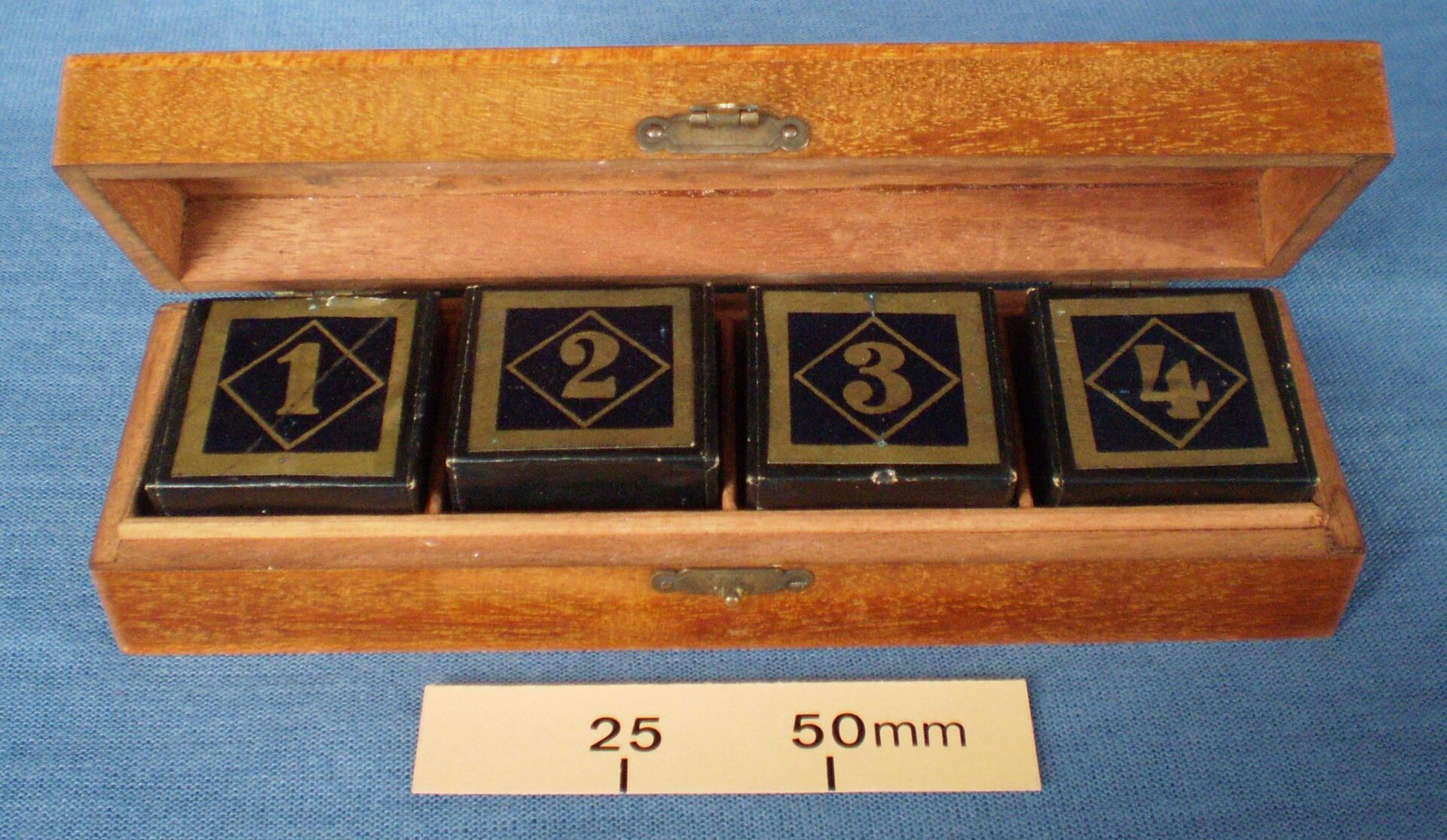 Divination of numbered blocks in a wooden box