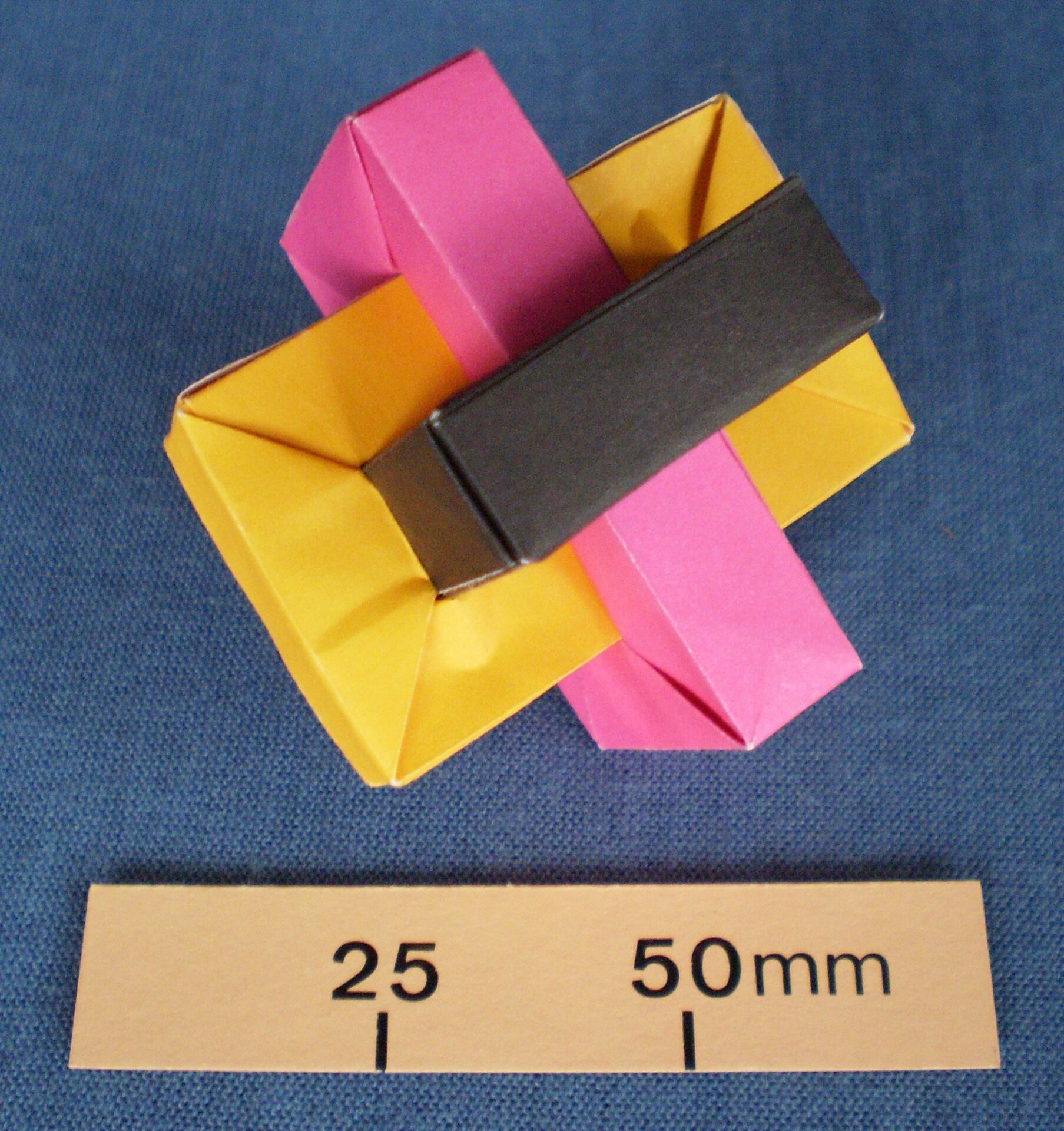 Origami ‘Umulius Rectangulum’ designed by Thoki Yenn