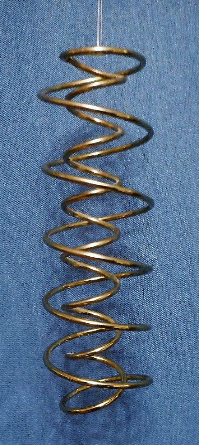 Spinning double spiral optical illusion