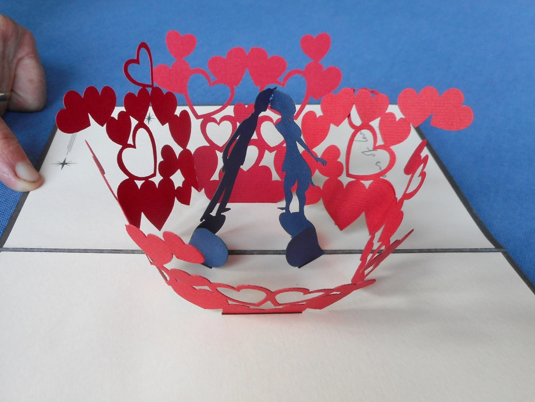 Couple kissing pop-up card