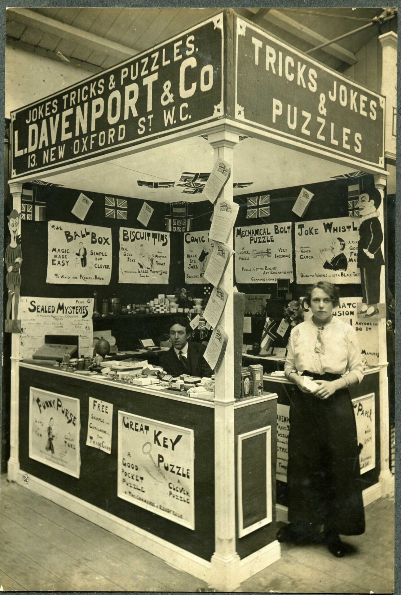 Photograph of the L. Davenport & Co stand at the 1915 British Industries Fair
