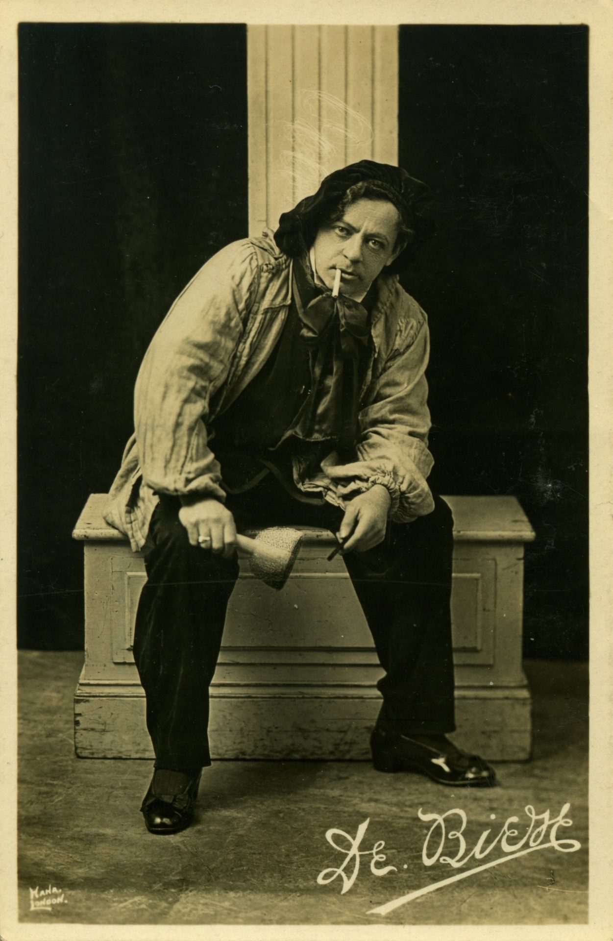 Postcard of De Biere as a sculptor